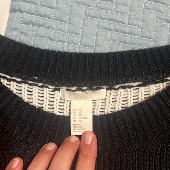 H&M Wool Blend Merry Kissmas Sweater Gently Loved Size XL Oversized Comfy - Picture 10 of 10